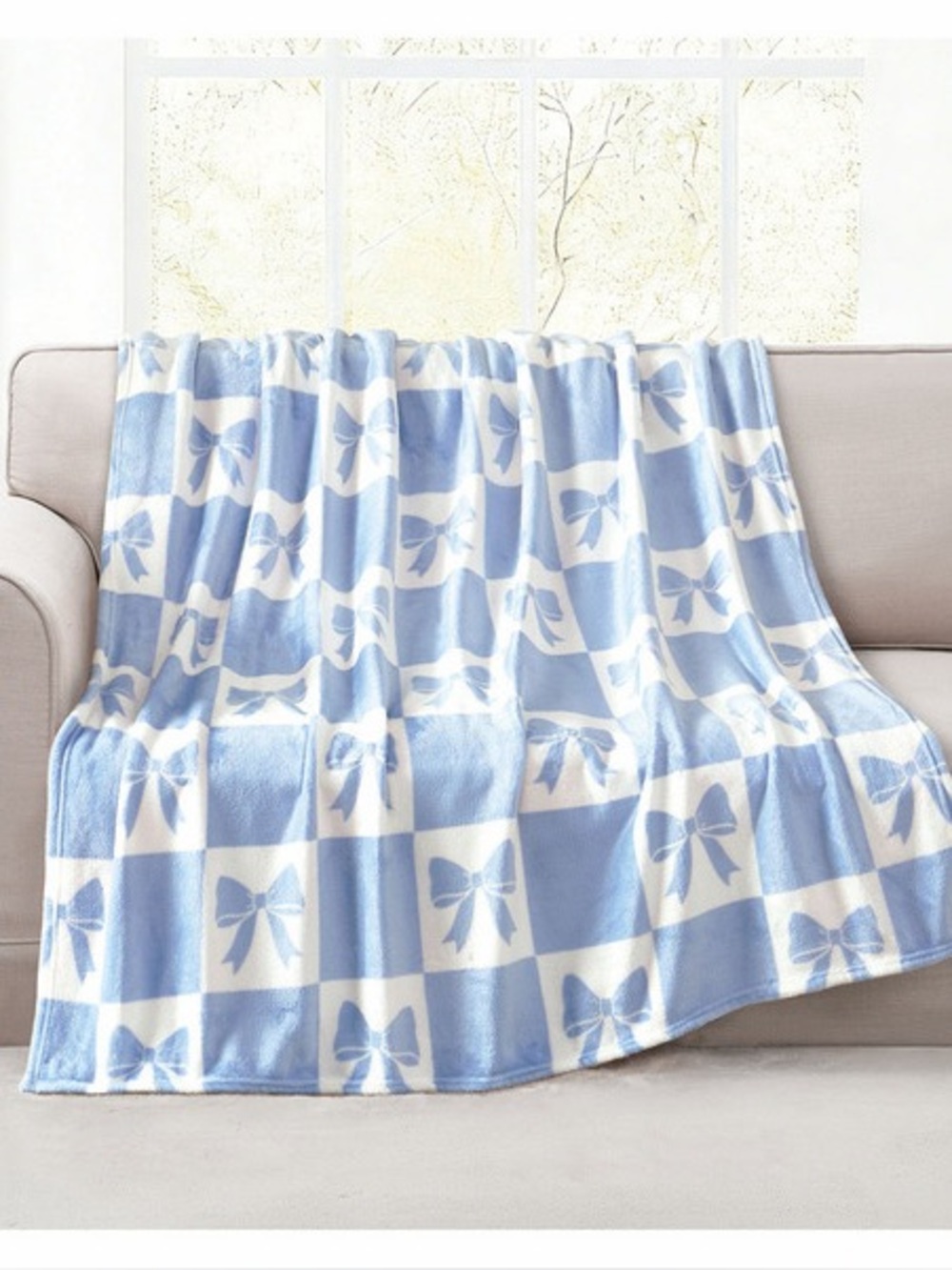 Blue & White Bow Pattern Plush Throw Blanket